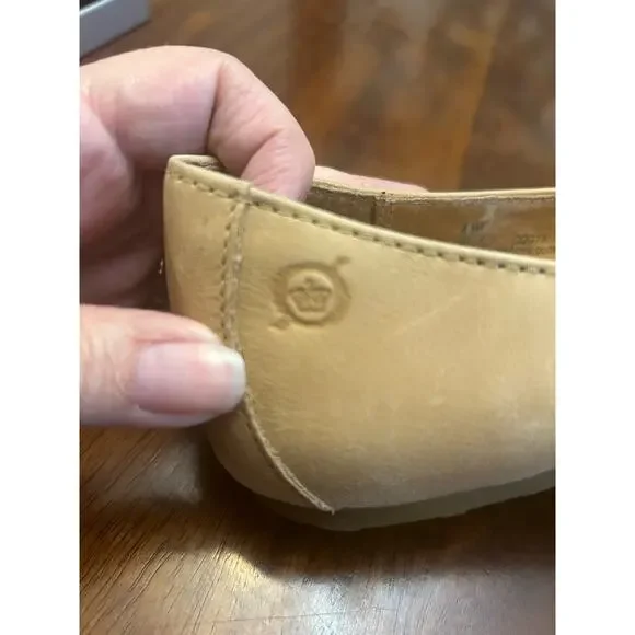 Born Women’s tan leather slip on flats, Sz 8.5m - Picture 2 of 13